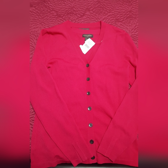 Banana Republic Raspberry tank and cardigan set - Picture 1 of 4